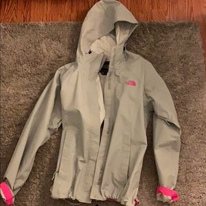 north face windbreaker